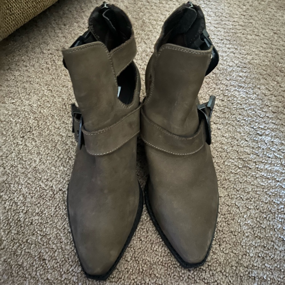 Steve Madden Shoes Womens size 7.5